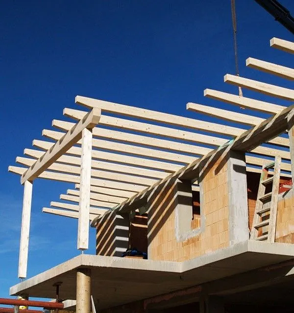 TP Exklusiv Zimmerei GmbH – Holzbalken für das Dach