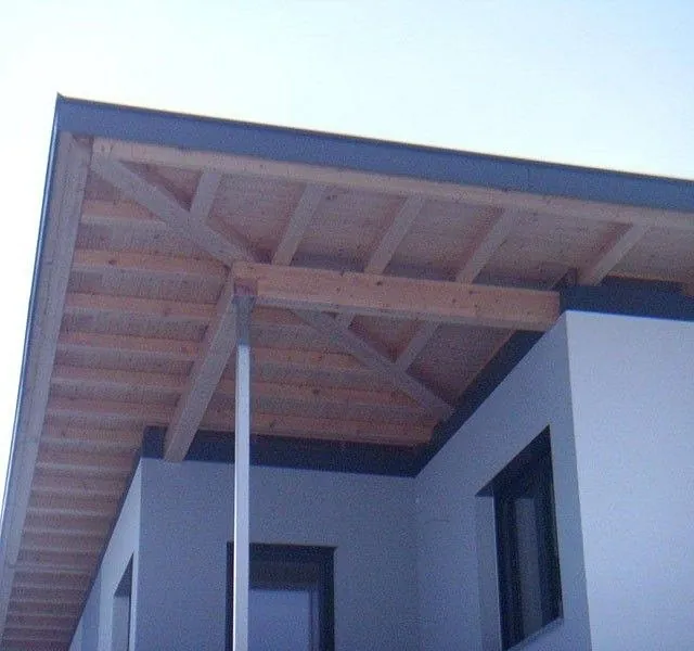 TP Exklusiv Zimmerei GmbH – Vordach aus Holz