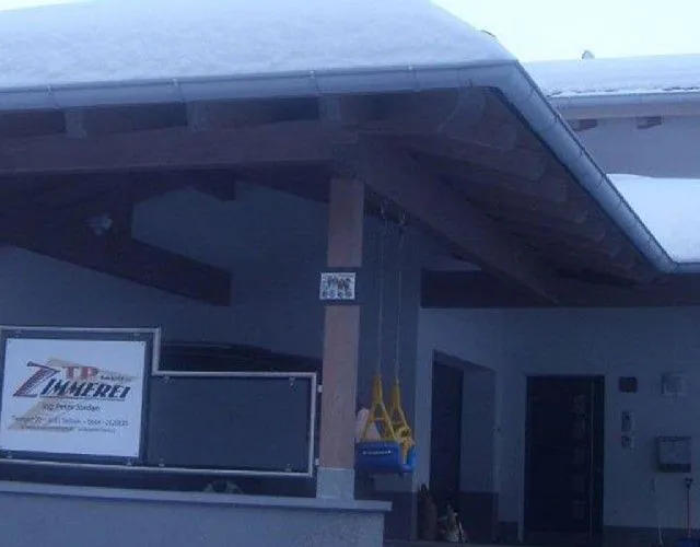 TP Exklusiv Zimmerei GmbH – Carport im Winter